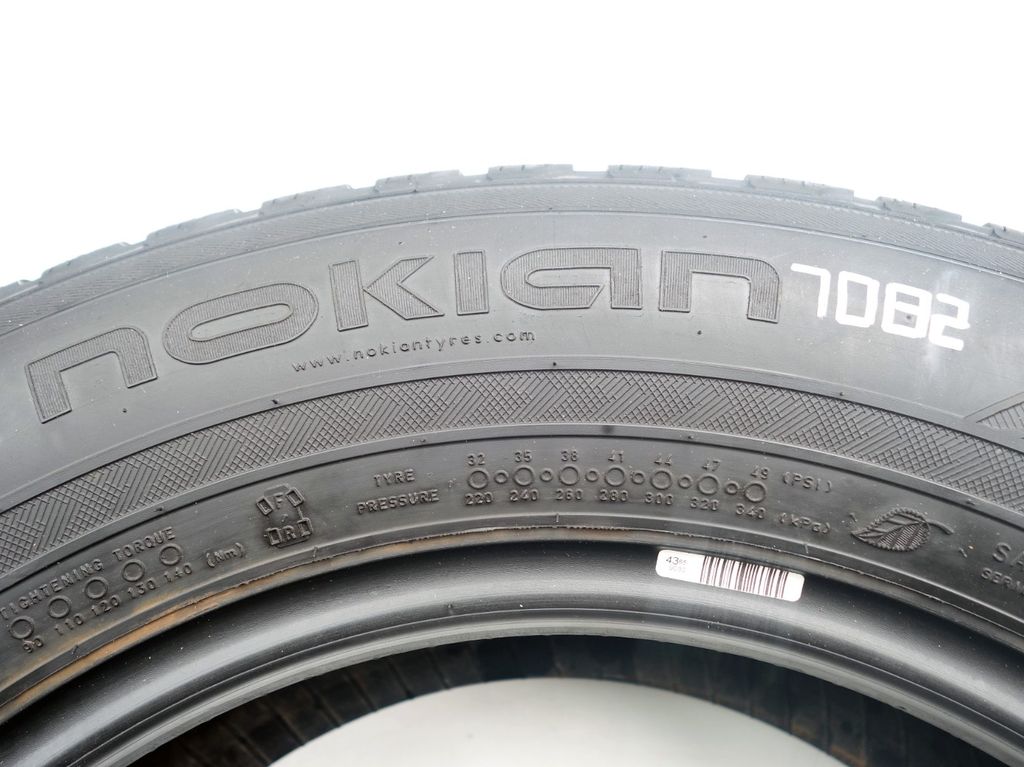 Zimní pneu 215/65/16 Nokian 2ks P7082