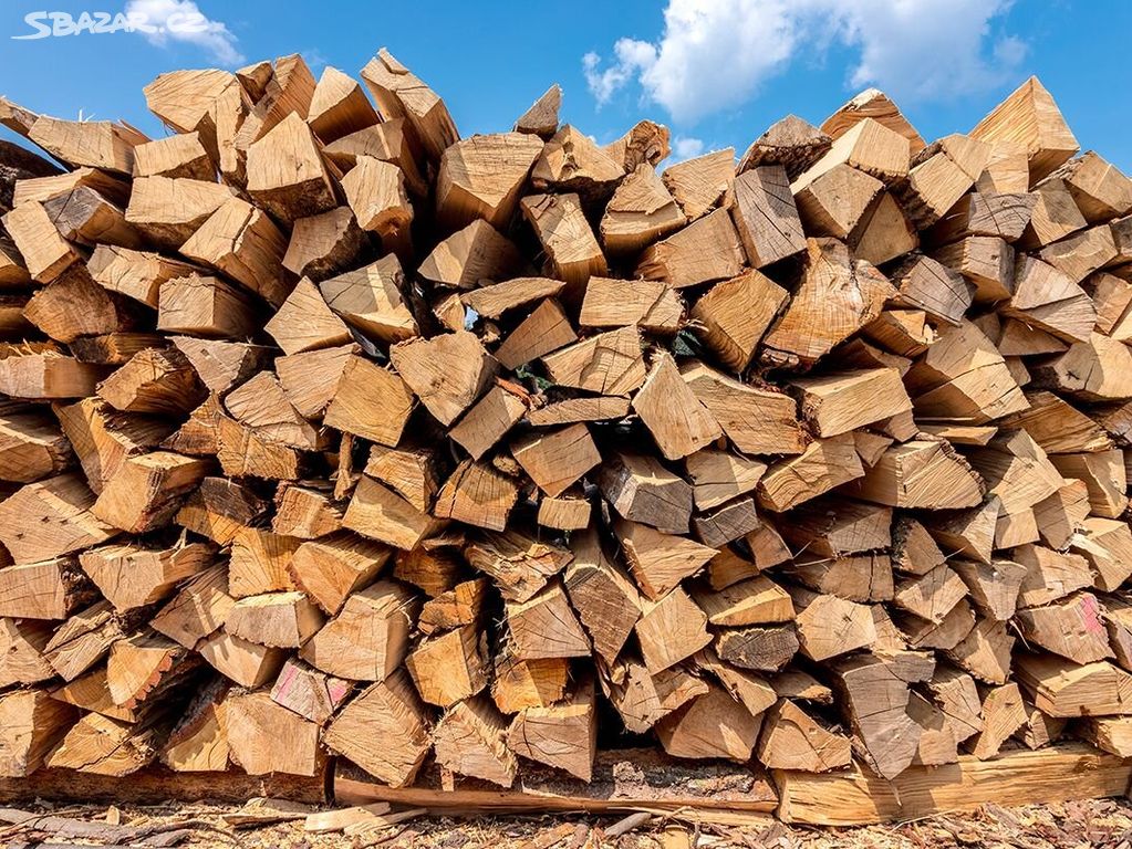 Tvrdé palivové dřevo v metrových délkách