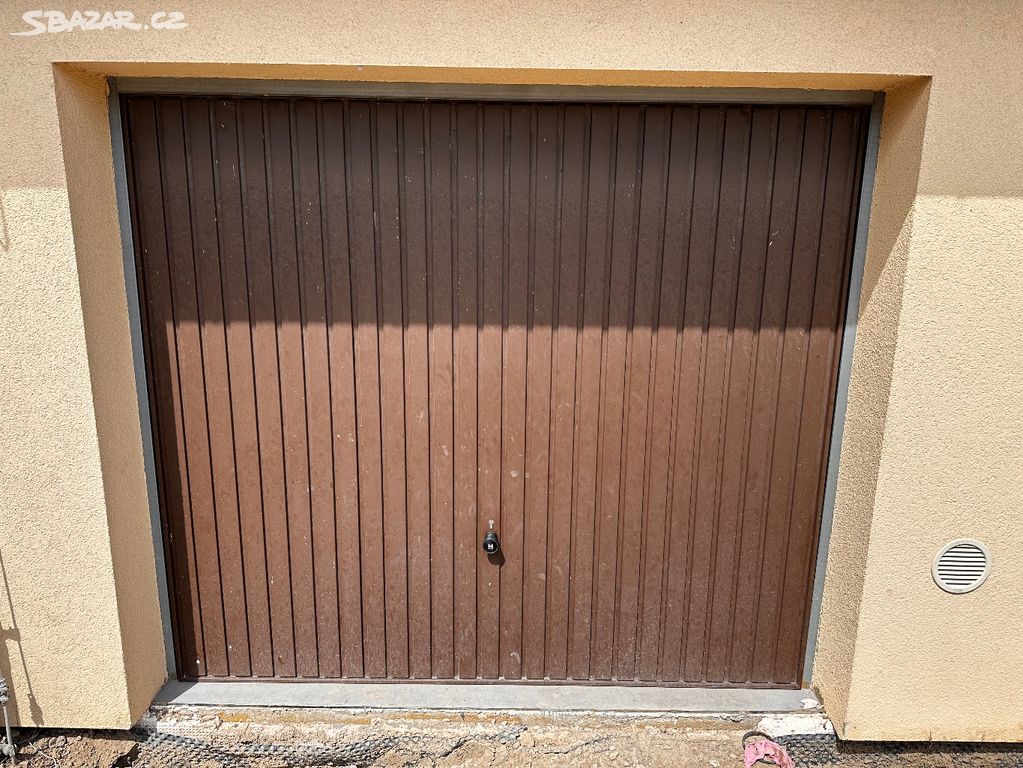 Výklopná garážová vrata Hormann N80