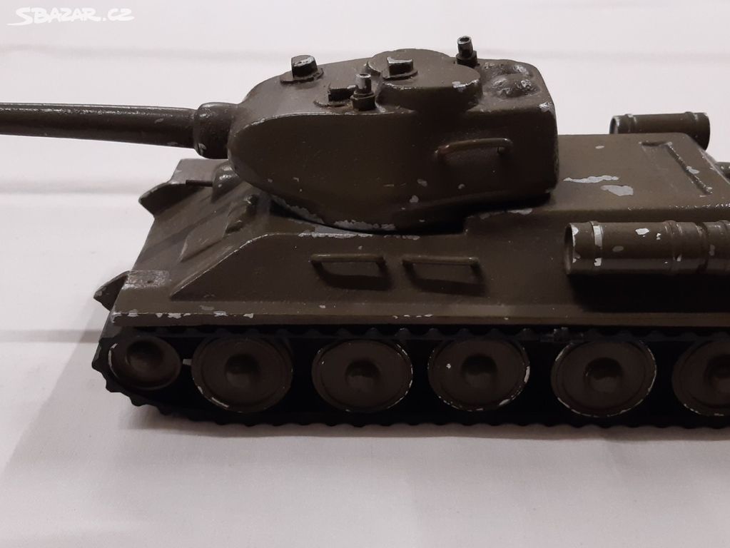 Kovový model tank T-34 asi těžítko hmotnost 1,5 kg