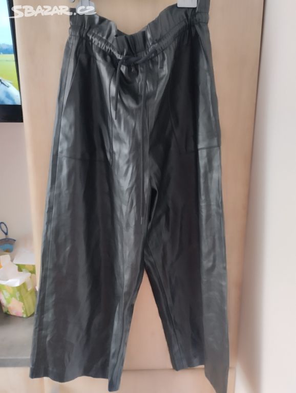 Zvonové, široké kalhoty (imitace kůže) Zara, v. XL