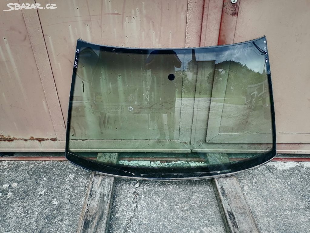 Přední okno sklo Škoda Octavia I