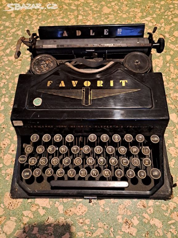 historický psací stroj