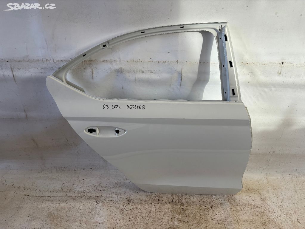 Zadní pravé dveře Škoda Octavia 3 sedan bílá