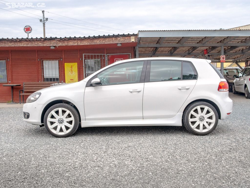 Volkswagen Golf ČR 1.4i 16V NAVI 2x KOLA