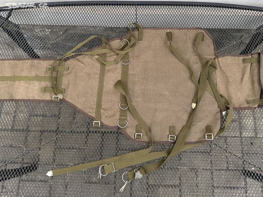 Stará vojenská - trampská usárna-batoh