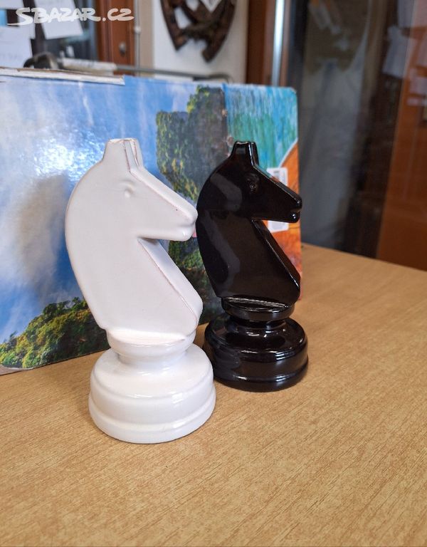 Šachová figurka kůň - dekorace 2 kusy