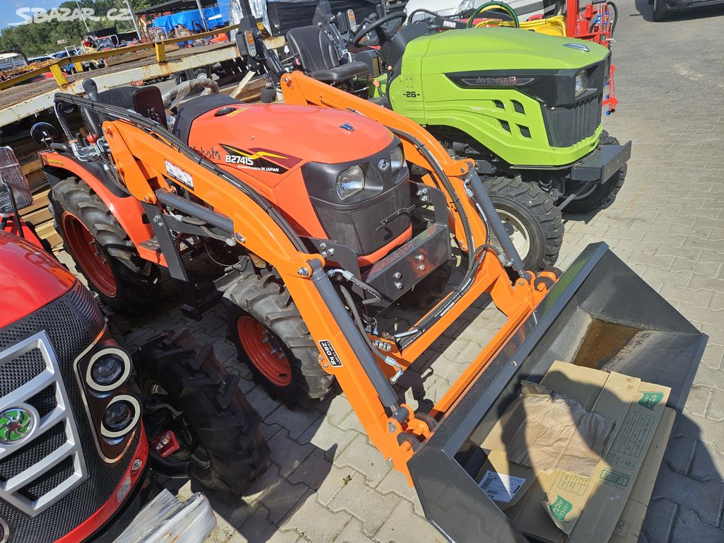 malotraktor Kubota B2741S s čelním nakladačem