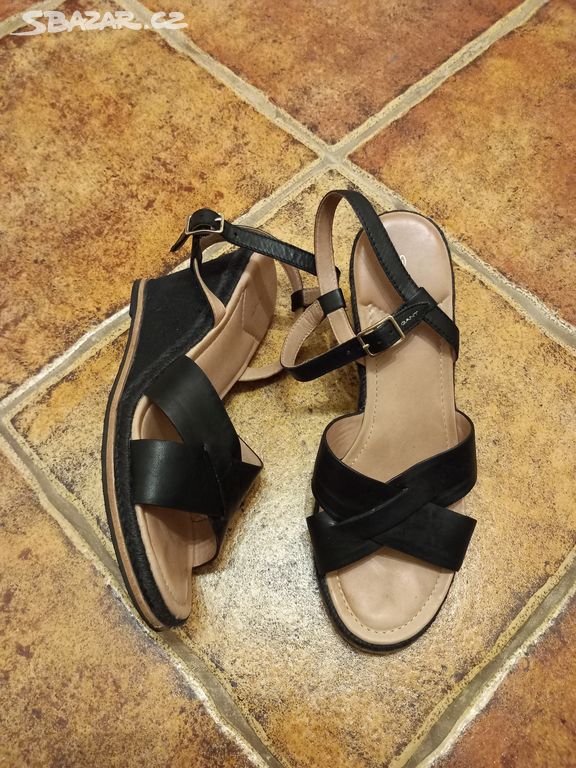Dámské kožené sandály na klínku Gant černé vel. 40