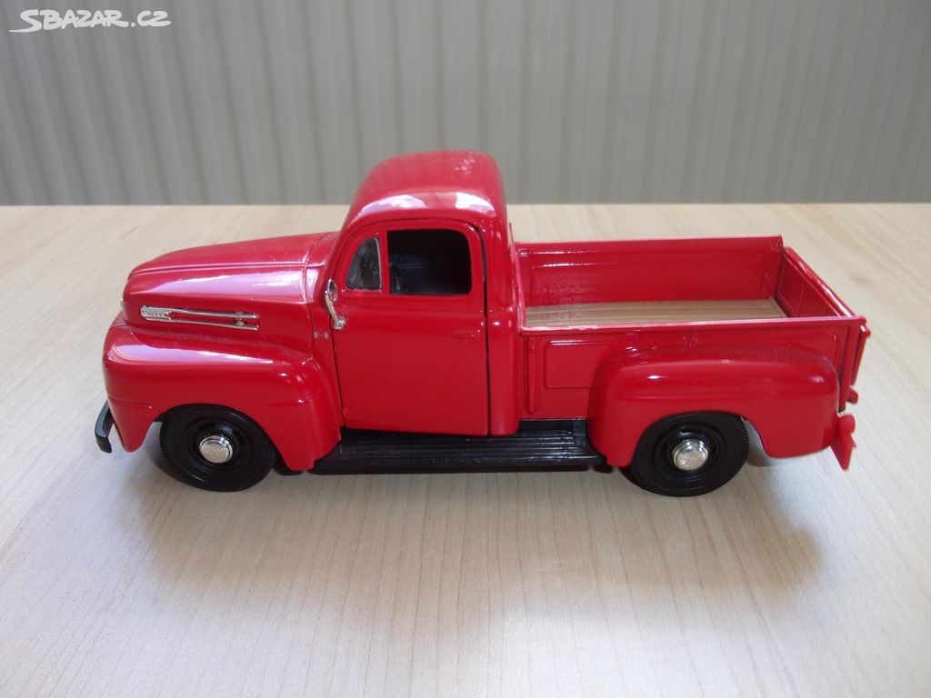 Maisto - Ford F-1 Pickup r. 1948 1:25 - model