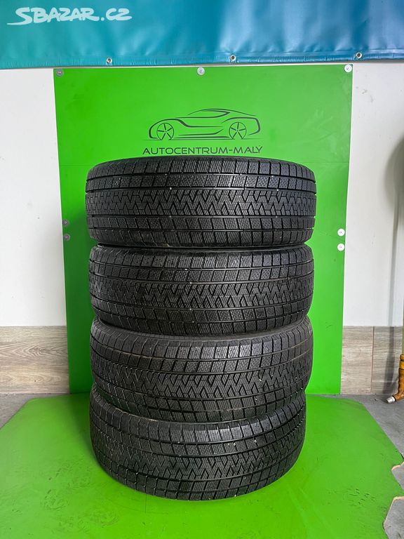 Zánovní zimní pneu 235/55 R19 105V č.145