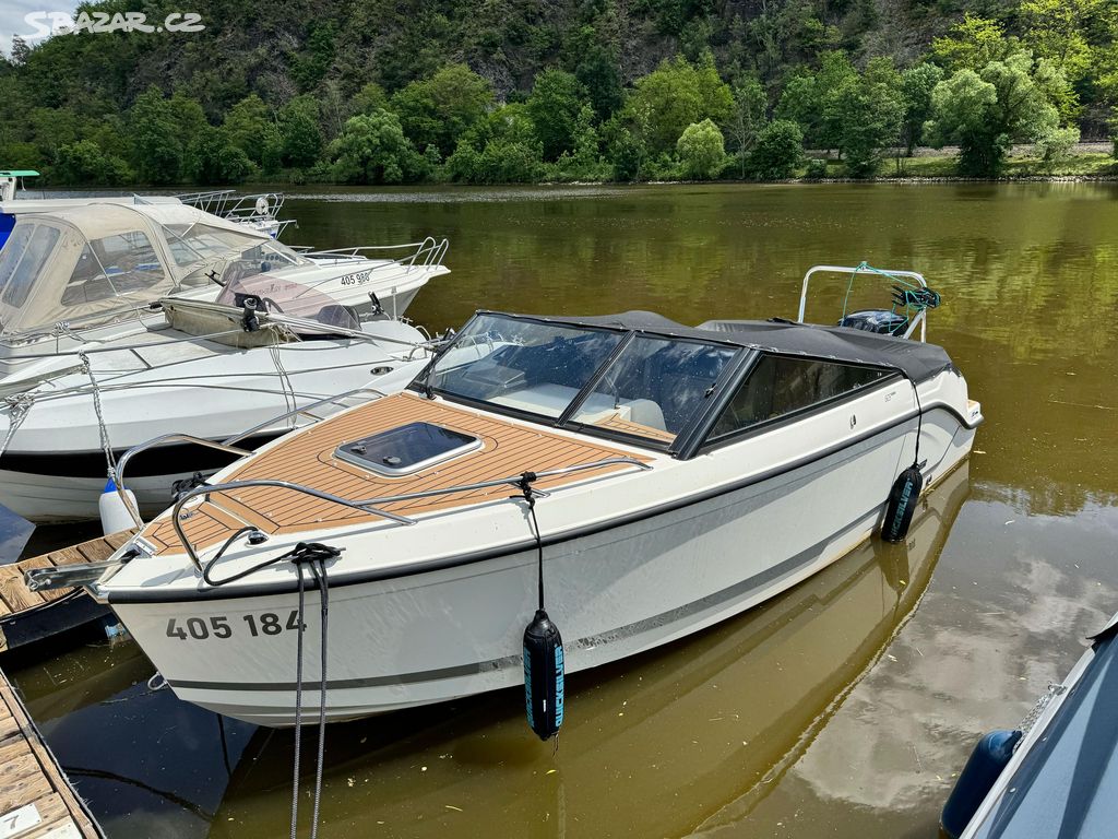 KAJUTOVÁ LOĎ QUICKSILVER Activ 605 Cruiser