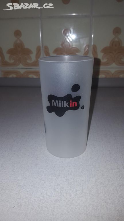 Prodám novou umělohmotnou skleničku "Milk in"