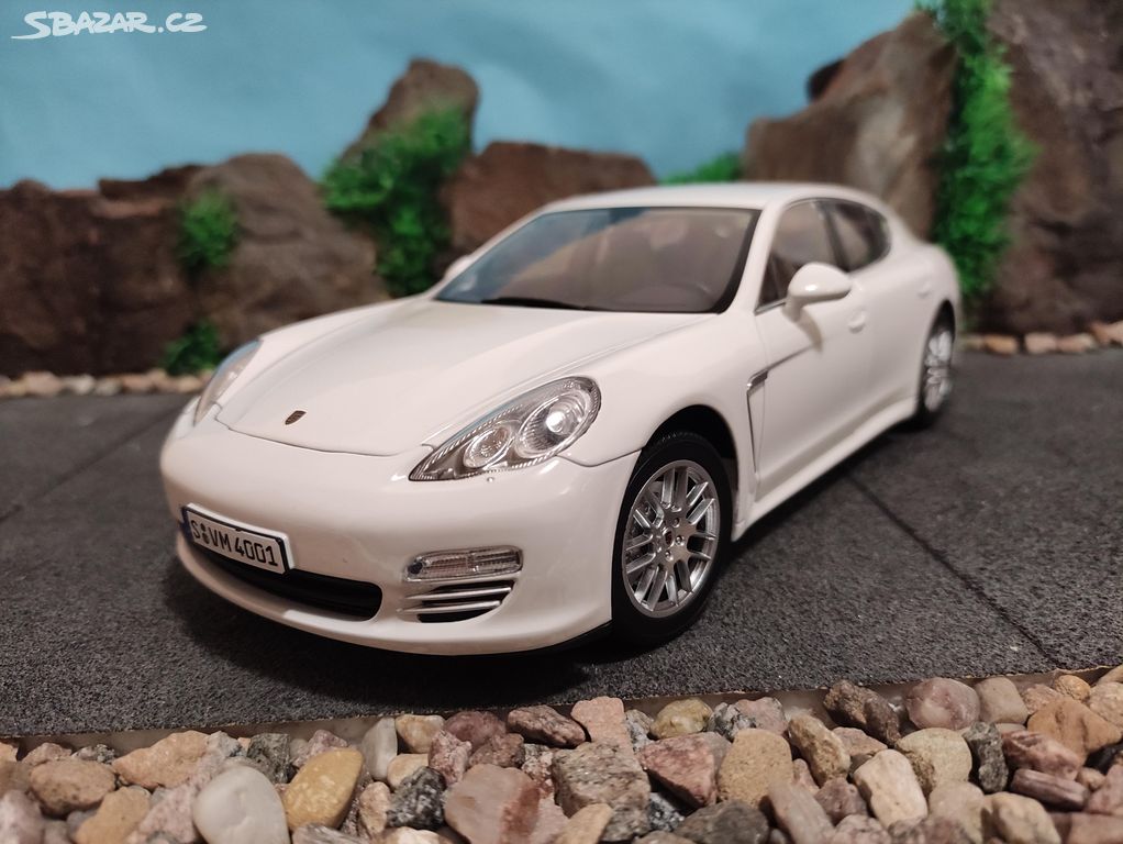 prodám model 1:18 porsche panamera 4S