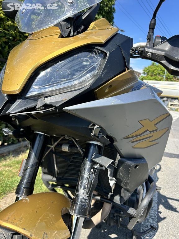 BMW F900XR