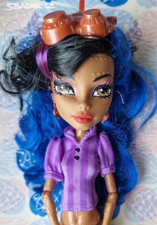 Panenka Monster High č.33 Robecca