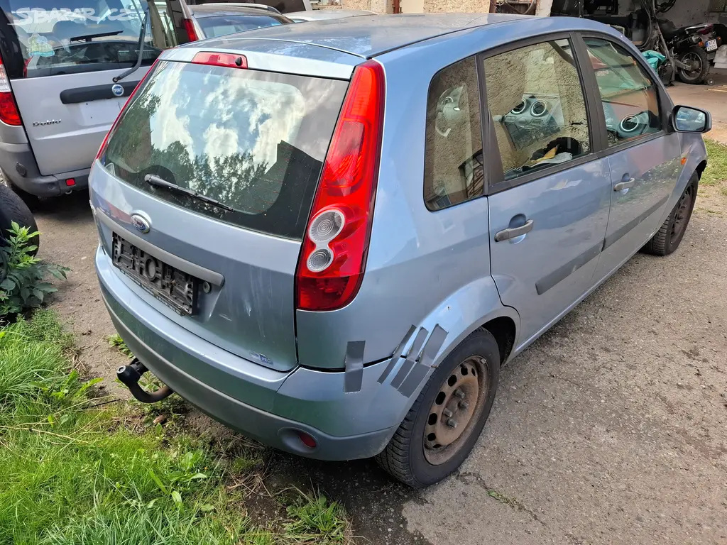 Ford Fiesta 1.3 51kw r.v.2006 5dver - fotka 5