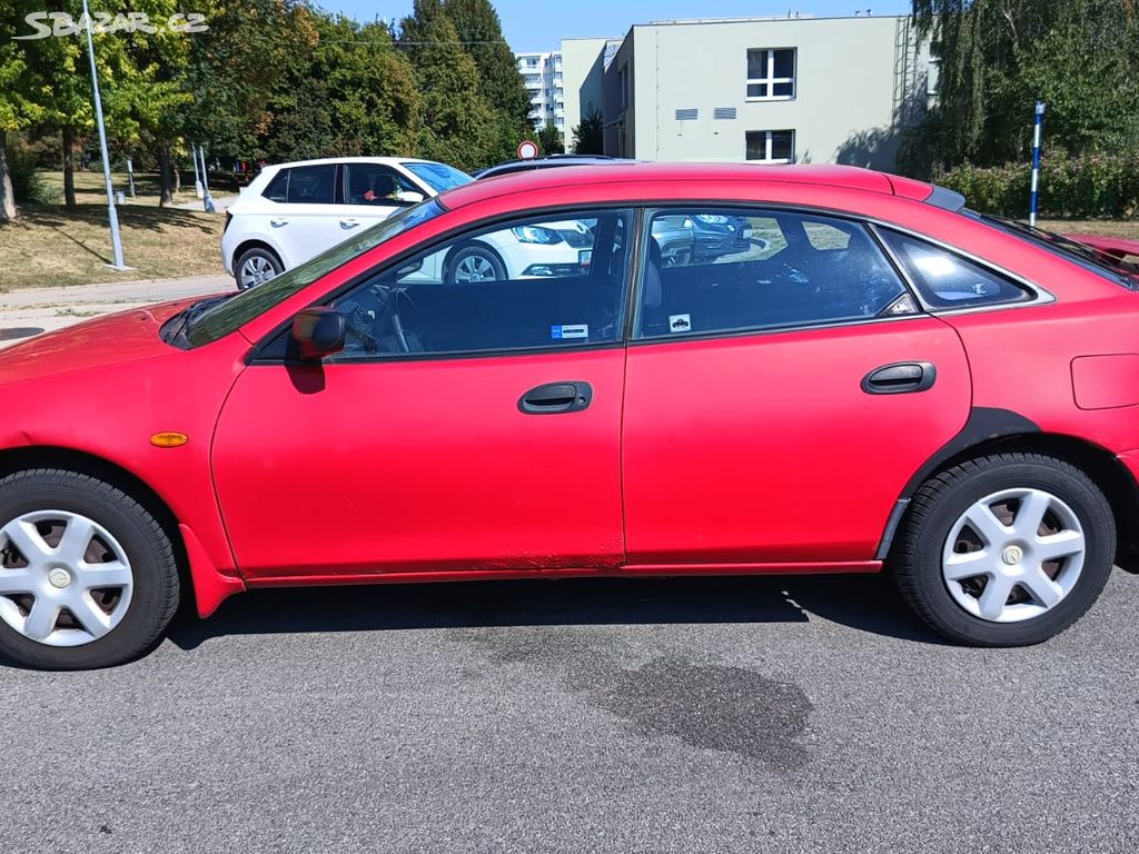 MAZDA 323 F BA 14P2 HATCHBACK červená 5-dveřová