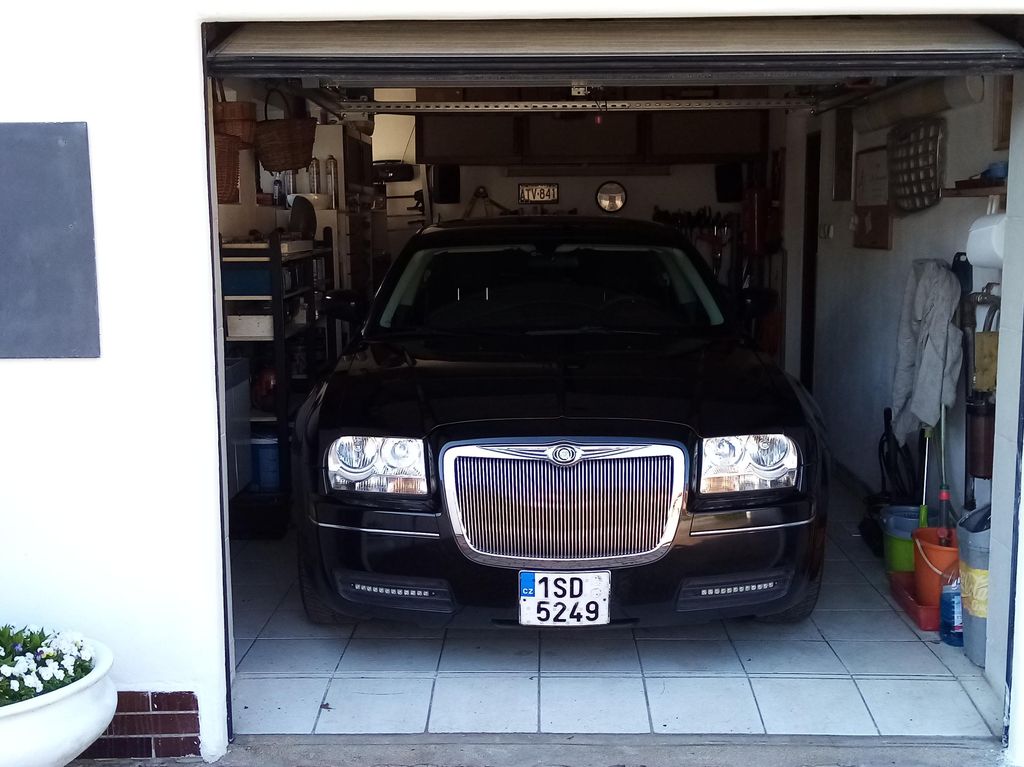 Chrysler 300c. Bez koroze. STK do 2026.