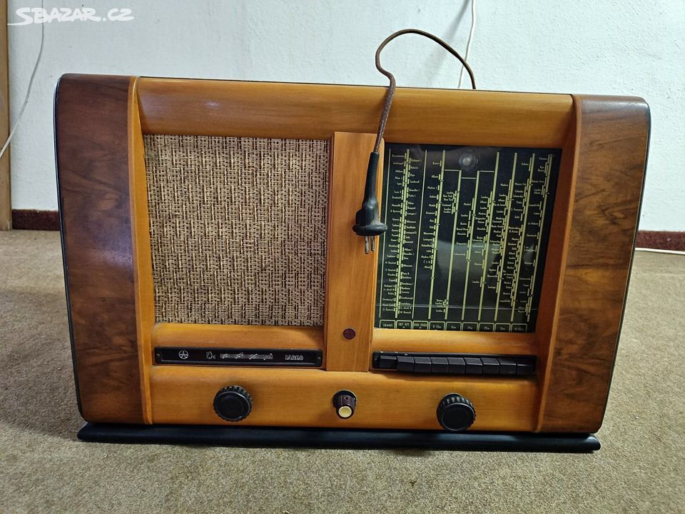 Radio Tesla Largo 516A