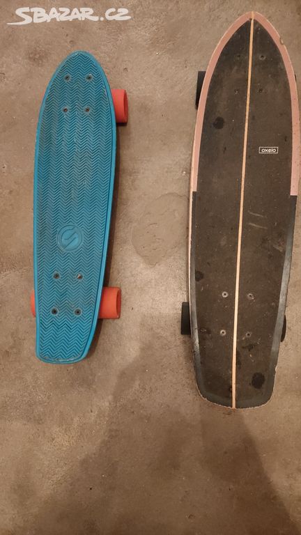 Longboard a skateboard