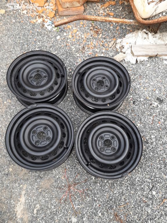 4x 15" plechové disky na Mazda 2.