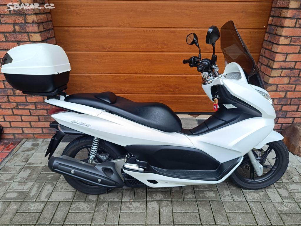 Honda PCX 125 - KUP ČR - POUZE 5800KM - STK 2026!