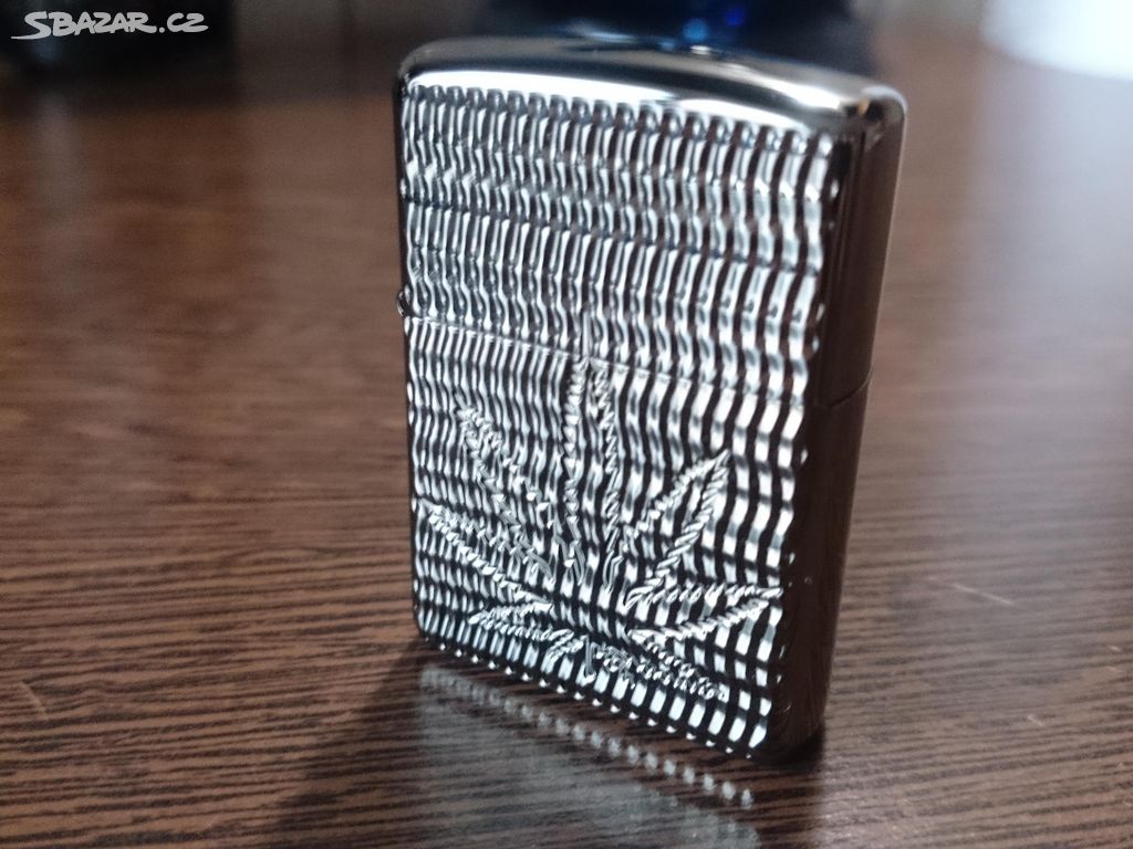 Nový ZIPPO zapalovač.