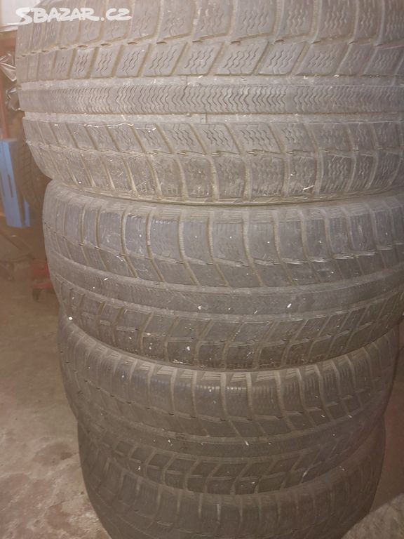 Zimní pneu Michelin 205/50 R17 93H