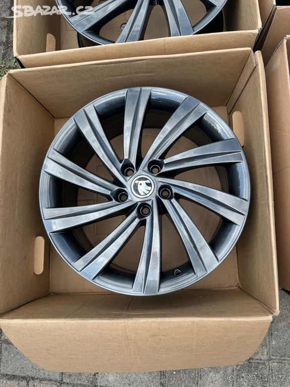 ORIGINÁL Alu Škoda Perseus R18, 5x112 - TOP STAV