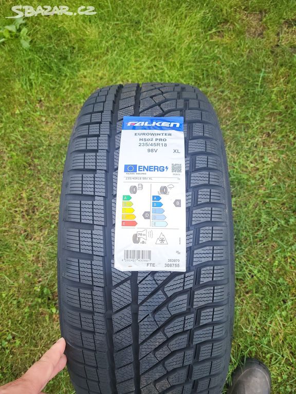 Zimní pneu Falken HS02 PRO 235/45 R18 98V