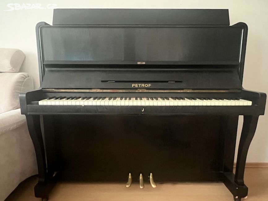 Piano Petrof