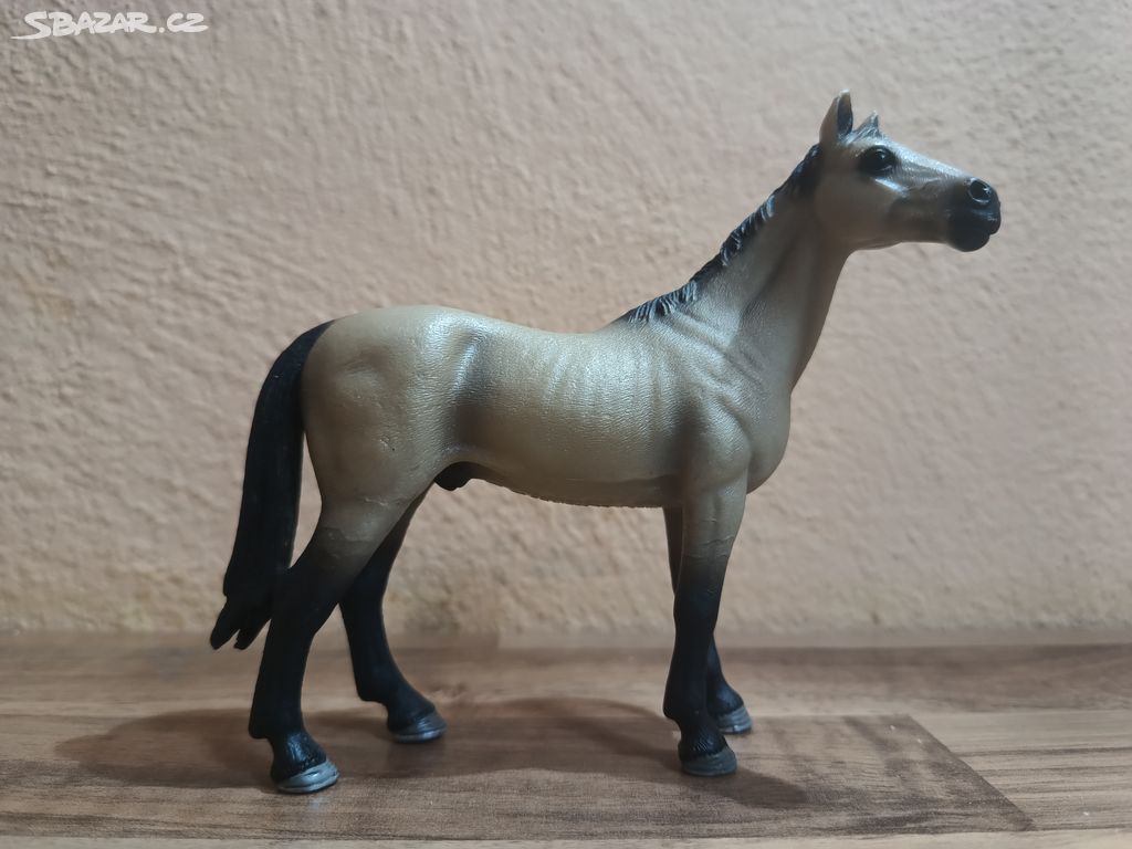 Schleich achaltekinský hřebec