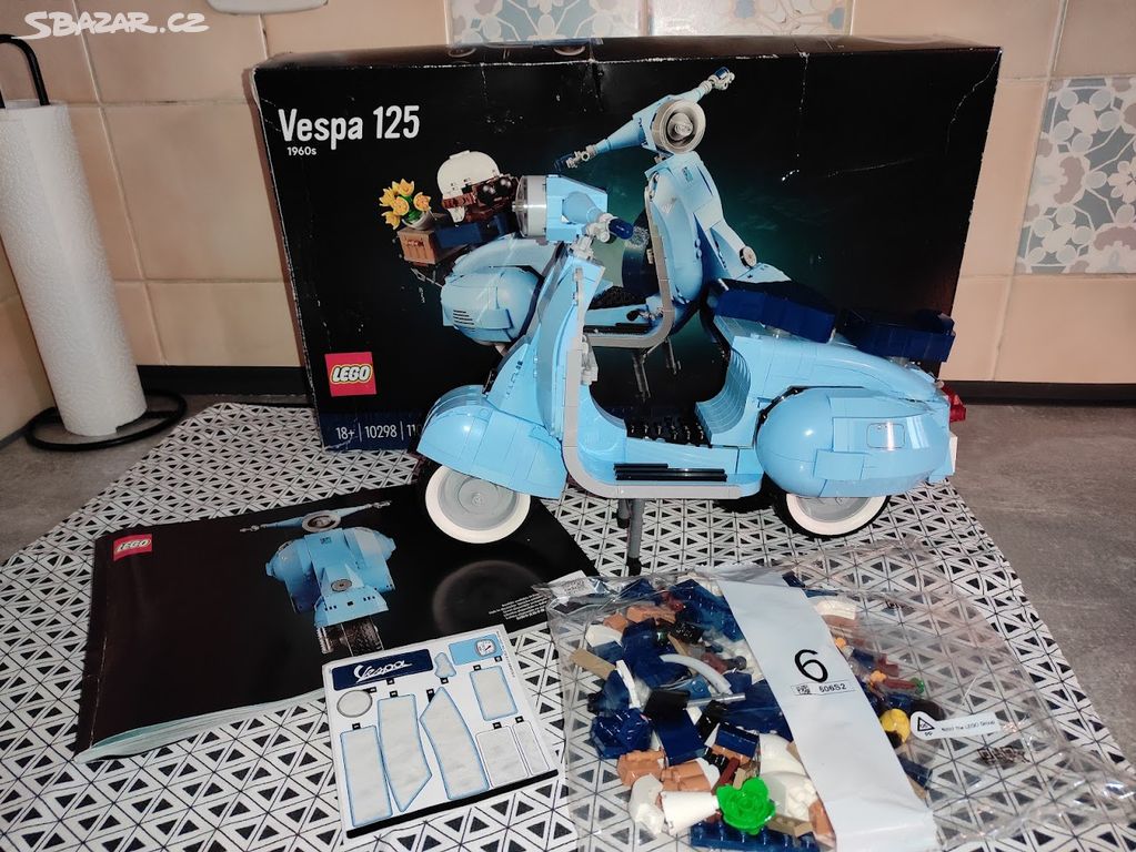 Lego ICONS 10298 motocykl VESPA 125