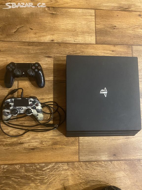 PS4 pro + 2 ovladace a 500 her k tomu