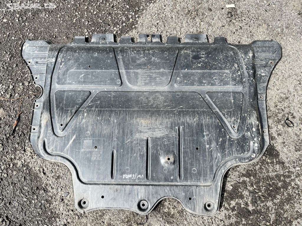 prodám na VW Passat B8 kryt pod motor