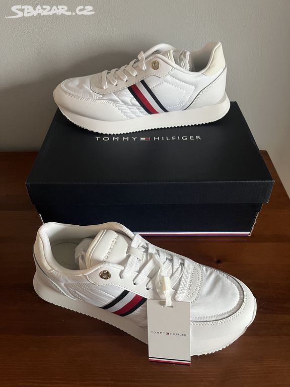 Nové bílé tenisky Tommy Hilfiger, vel. 40