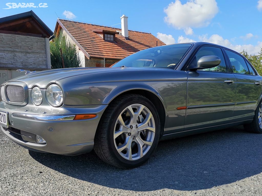 Jaguar XJR