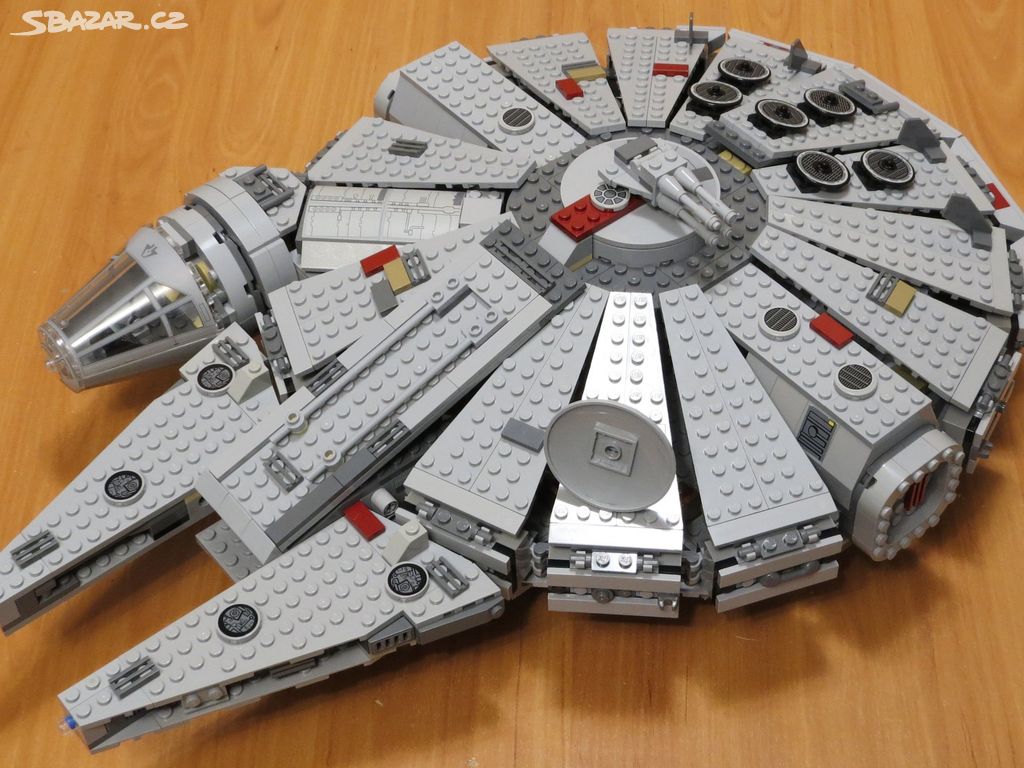 LEGO 7965 Millennium Falcon