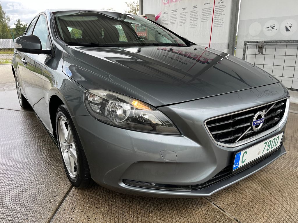 VOLVO V40 D3 automat 6 110 kW