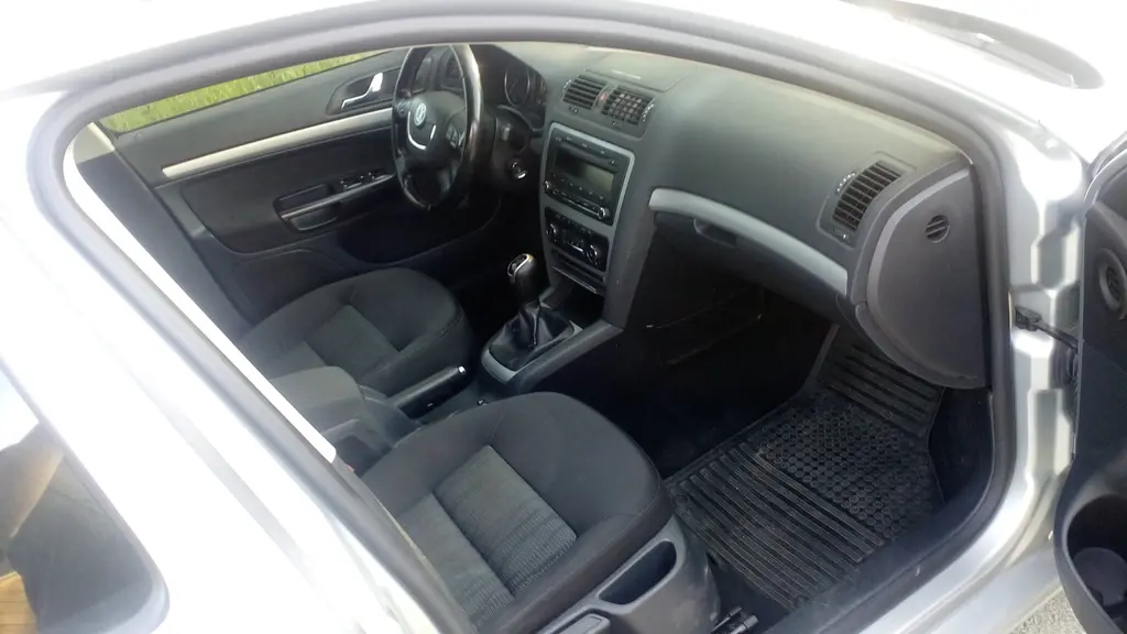 Škoda Octavia combi TDI 77kw rv 11/2011-CZ-TOP - fotka 6
