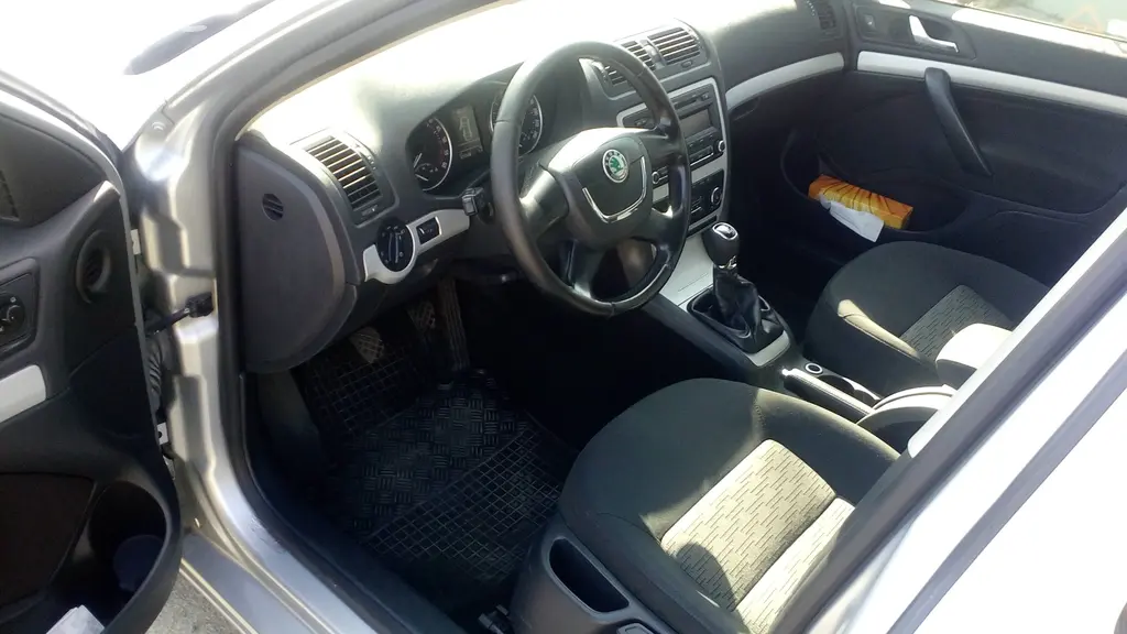 Škoda Octavia combi Elegance TDI 77kw rv 11/2011 - fotka 3