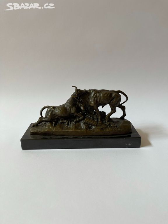 Souboj býků - bronzová socha