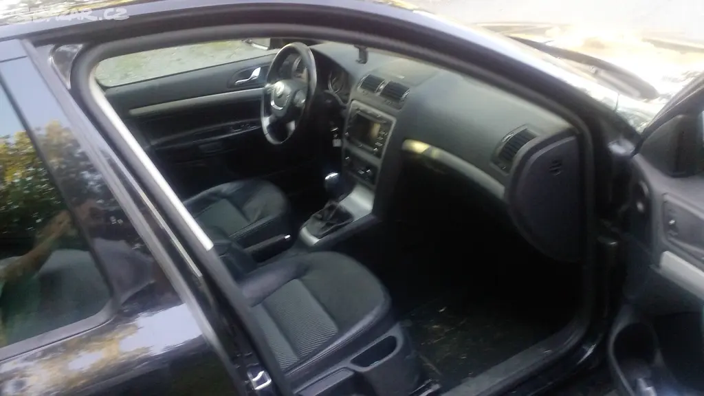 Škoda Octavia combi II 2.0 TDI Elegance-Plus-TOP - fotka 3