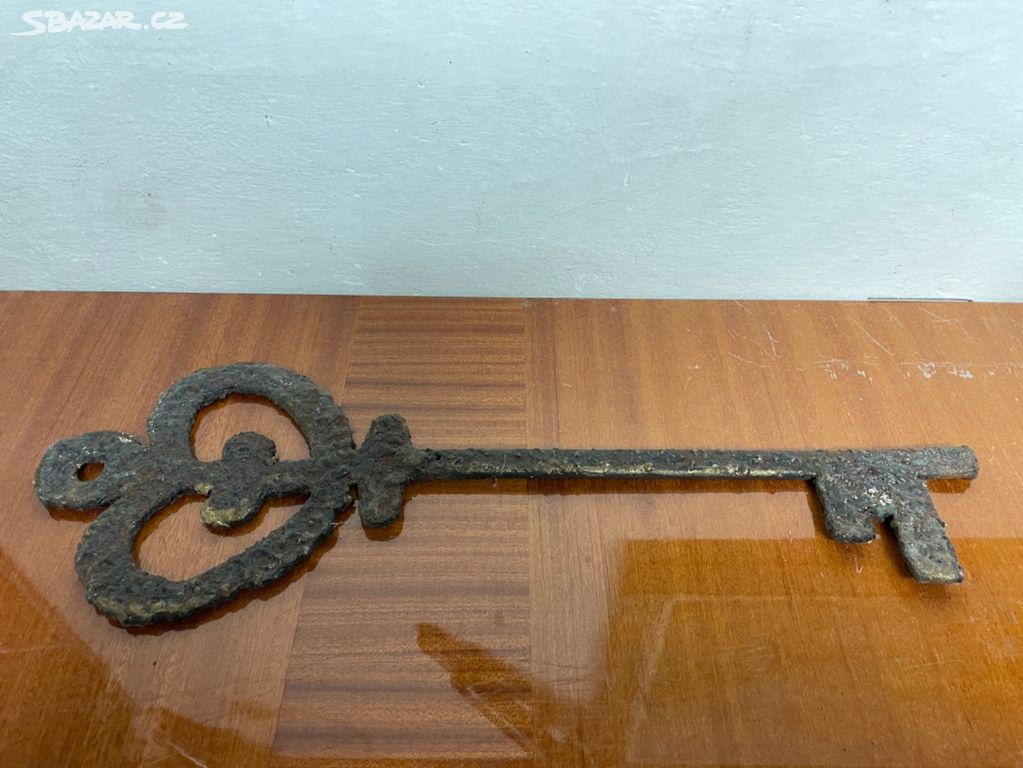 Stará nástěnná dekorace klíč