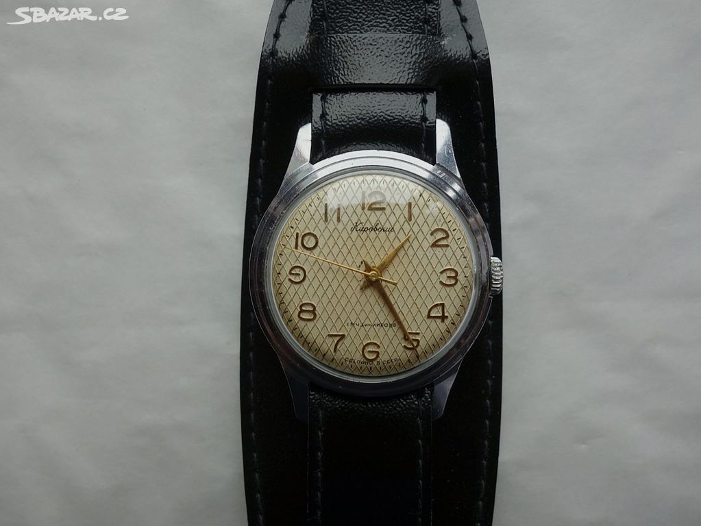 Krásné zachovalé,staré funkční, hodinky Kirovskije
