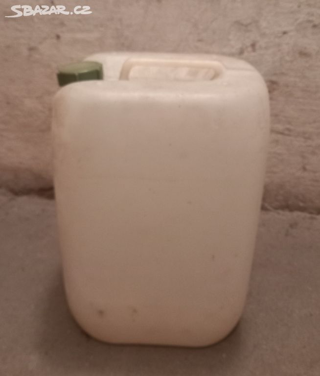 Plastový kanystr - zachovalý, objem 15 litrů