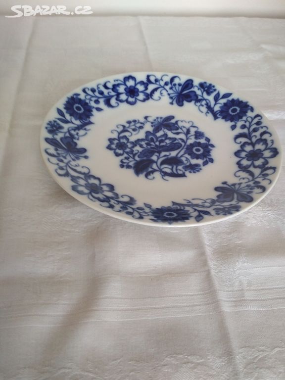 Modrobílý talíř mělký