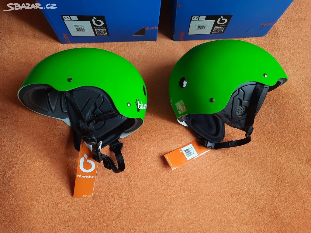 helma přilba na koloběžku / sport / pro dospělého