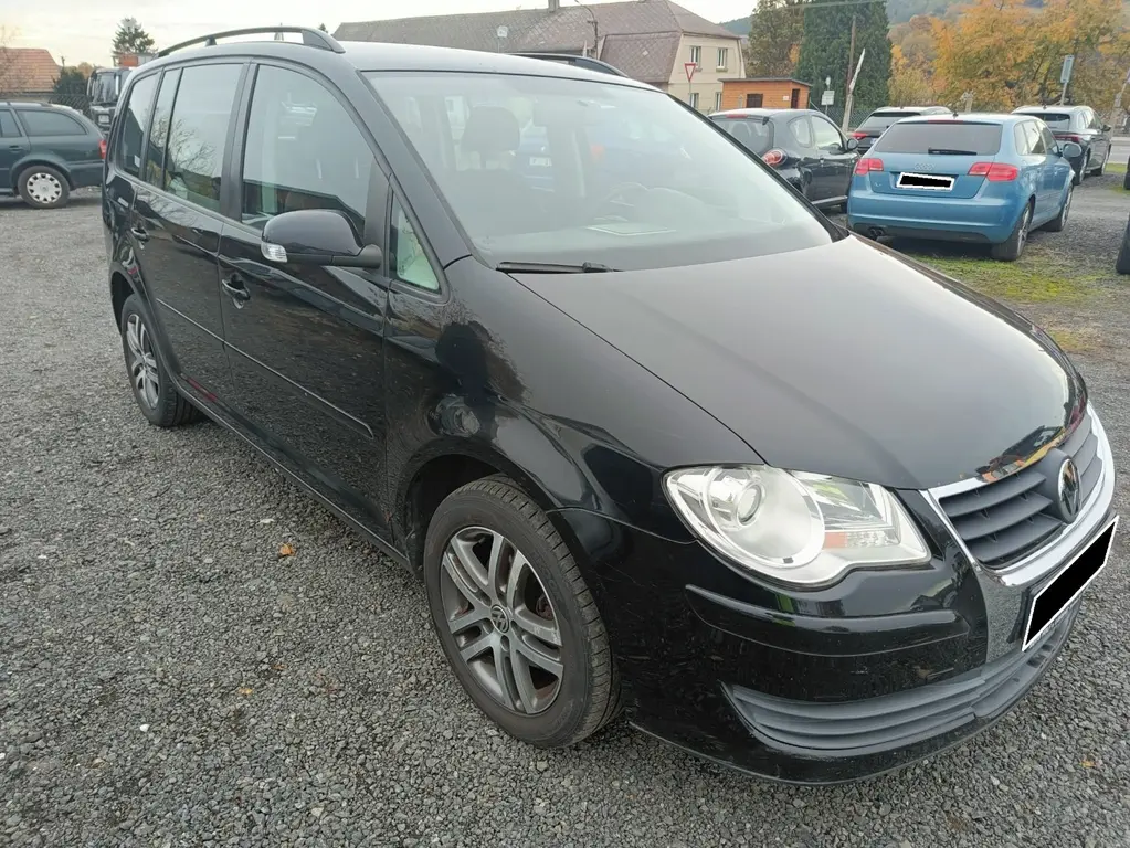 VW Touran 1,9 TDi * 7 - míst - fotka 2